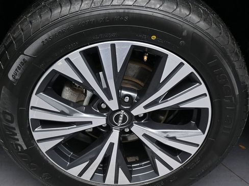 Used 2023 Nissan Rogue SV image 39