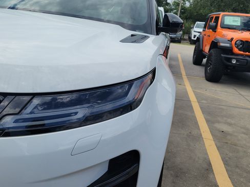 Used 2023 Land Rover Range Rover Evoque R-Dynamic SE AWD/4WD image 3