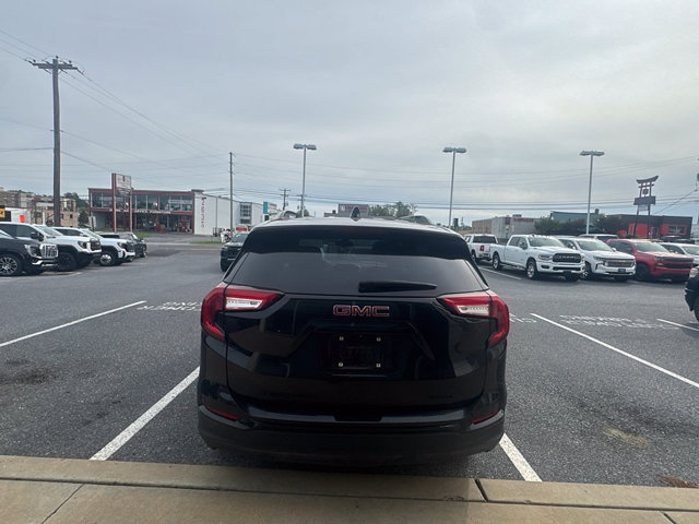 Used 2023 GMC Terrain SLT w/ Tech Package AWD/4WD image 4