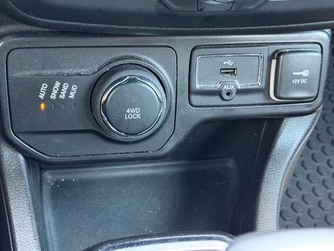 Used 2022 Jeep Renegade Altitude AWD/4WD image 22