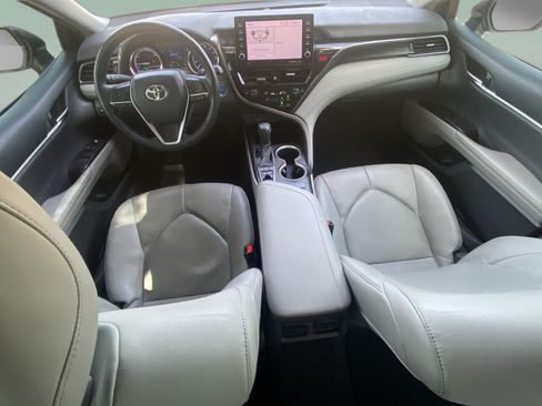 Used 2021 Toyota Camry XLE w/ Cold Weather Package FWD image 15