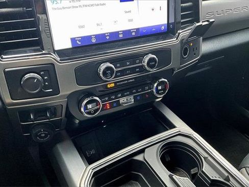 Used 2022 Ford F450 Platinum w/ FX4 Off-Road Package image 18