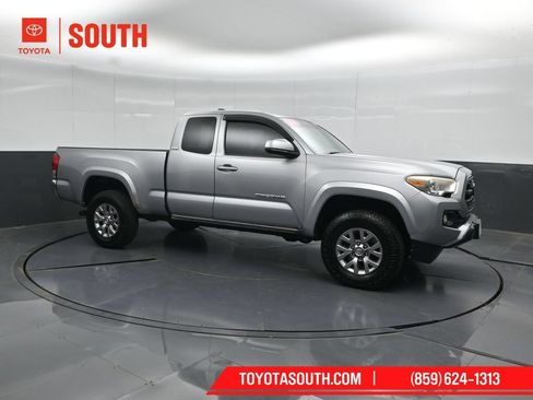 Used 2016 Toyota Tacoma SR5 AWD/4WD image 1