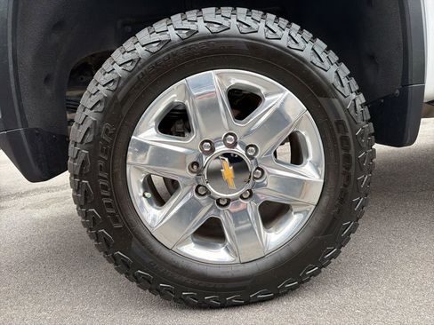Used 2022 Chevrolet Silverado 2500 LTZ w/ LTZ Convenience Package AWD/4WD image 12