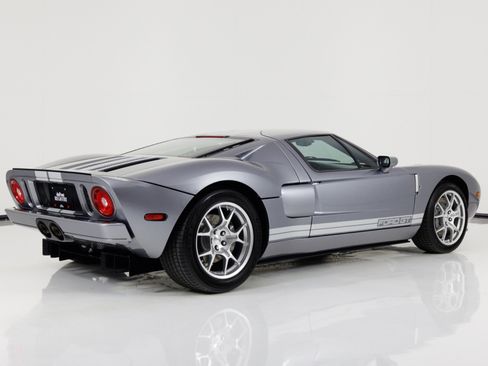 Used 2006 Ford GT RWD image 3