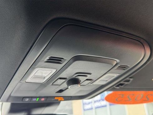 Used 2025 Chevrolet Suburban Premier image 29