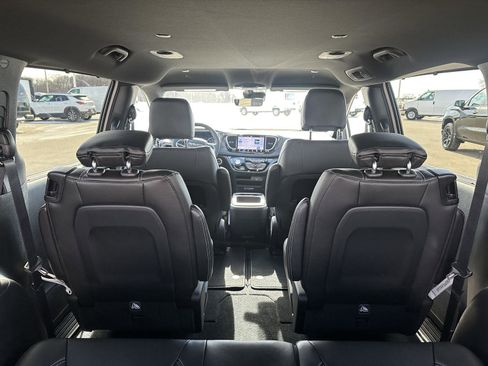 Used 2026 Chrysler Voyager LX image 7