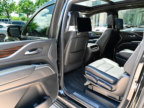Used 2021 Cadillac Escalade ESV Premium Luxury AWD/4WD image 32
