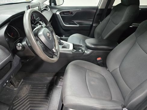 Used 2021 Toyota RAV4 LE AWD/4WD image 9