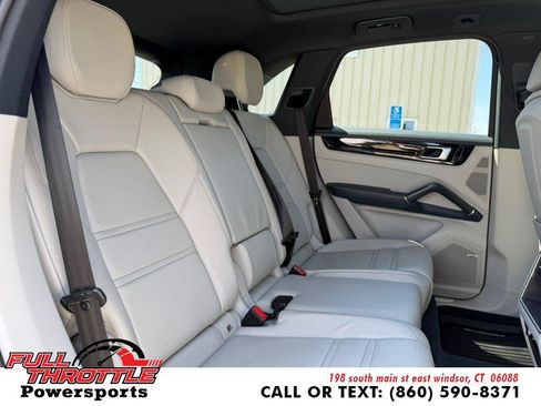 Used 2021 Porsche Cayenne AWD/4WD image 18