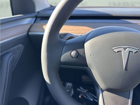 Used 2024 Tesla Model Y Long Range image 15