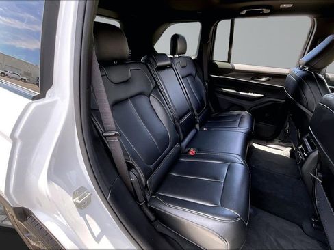 Used 2024 Jeep Grand Cherokee Limited w/ Black Appearance Package RWD image 27