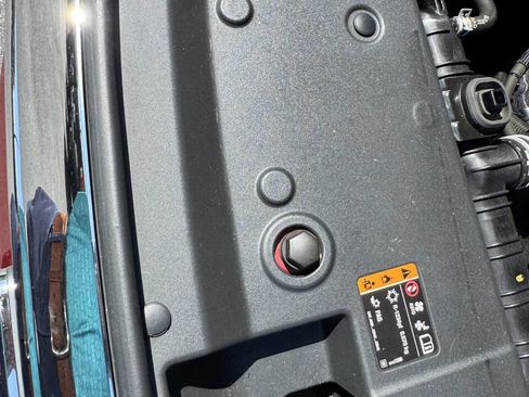 Used 2018 GMC Canyon SLE image 8