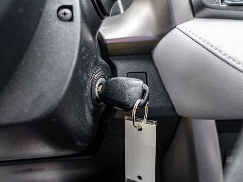 Used 2015 Toyota RAV4 XLE FWD image 25