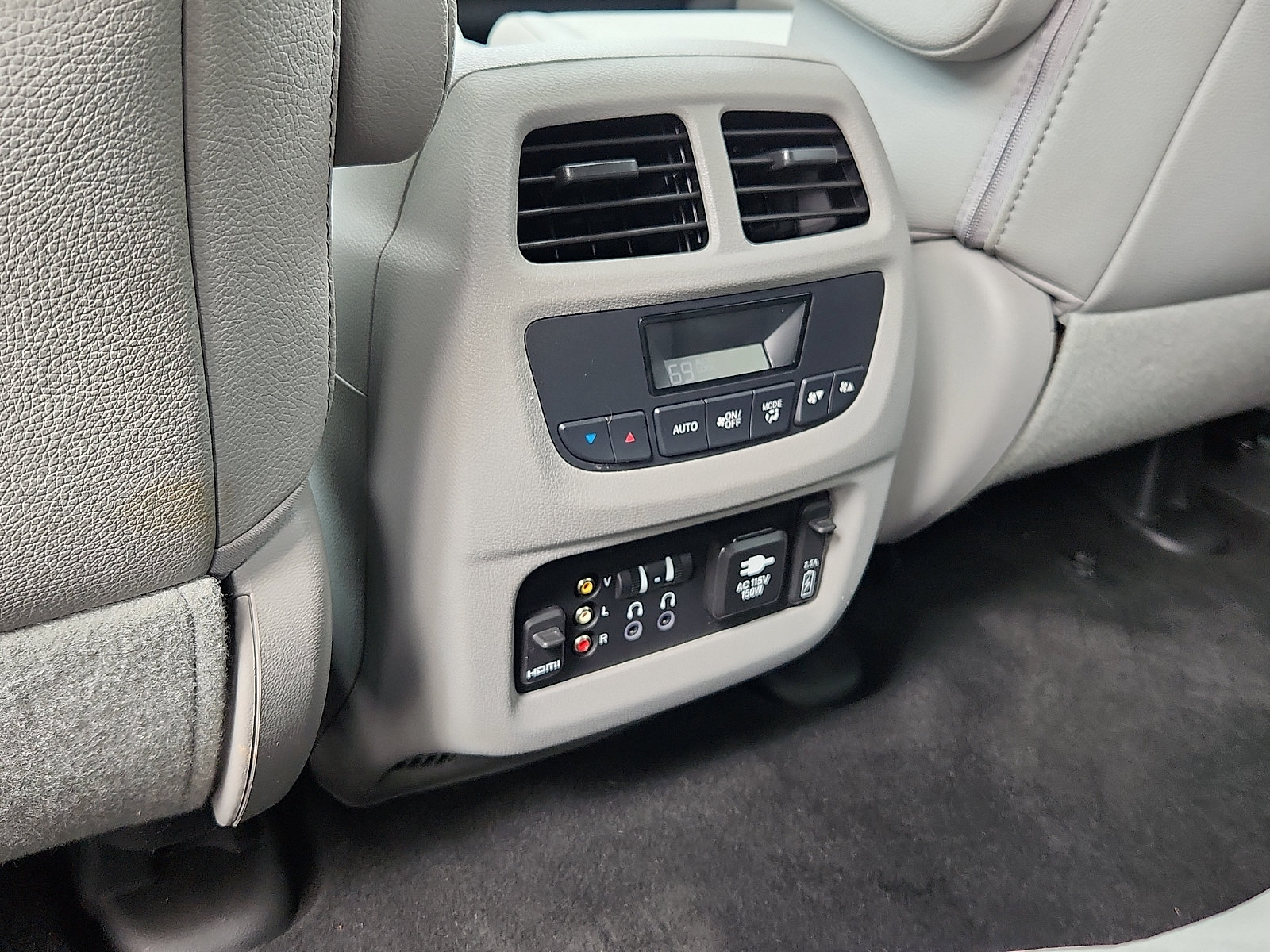 Used 2016 Honda Pilot Touring image 12