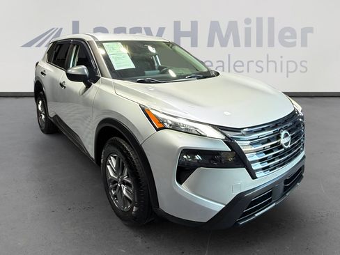 Used 2024 Nissan Rogue S AWD/4WD image 7