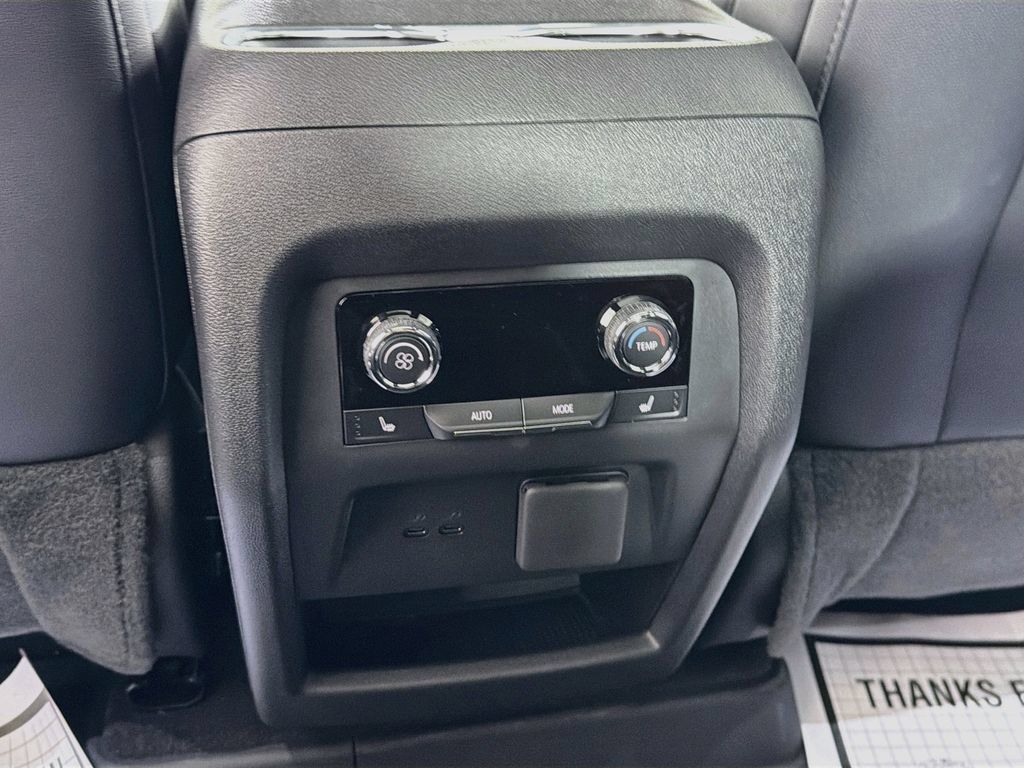 New 2026 Chevrolet Traverse RS w/ LPO, Floor Liner Package AWD/4WD image 22