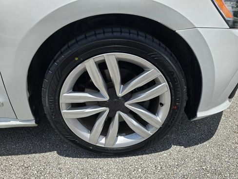 Used 2017 Volkswagen Passat 1.8T SE FWD image 15