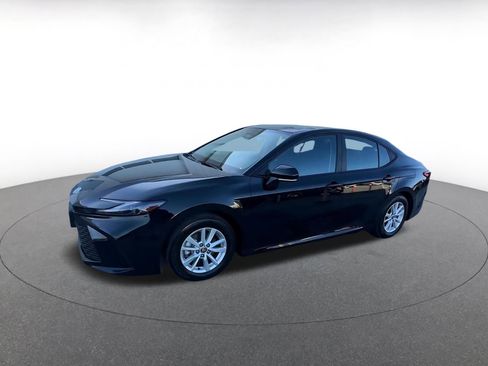 Used 2025 Toyota Camry LE image 7