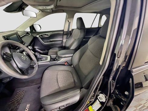 Used 2019 Toyota RAV4 XLE w/ Convenience Package FWD image 13