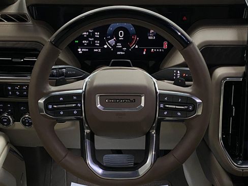 Used 2026 GMC Yukon Denali w/ Denali Reserve Package AWD/4WD image 17