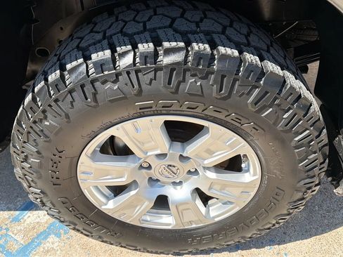 Used 2018 Nissan Titan SV RWD image 9