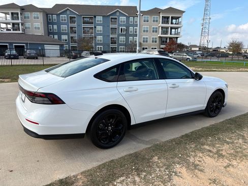 Certified 2025 Honda Accord SE image 8