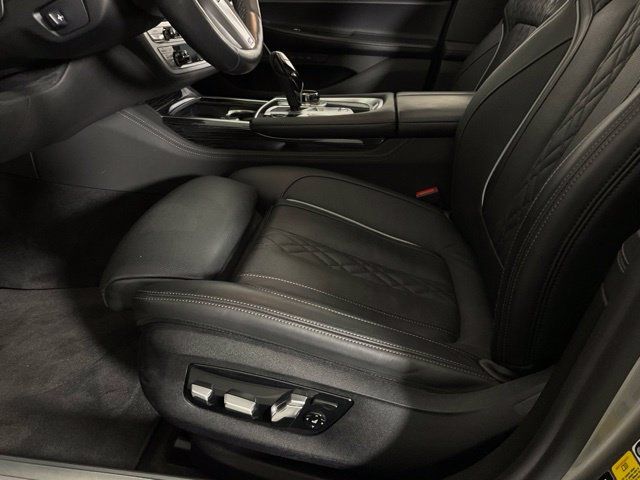 Used 2022 BMW 750i xDrive w/ Executive Package AWD/4WD image 31