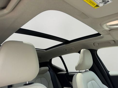Certified 2023 Volvo XC40 B5 Plus w/ Climate Package AWD/4WD image 7