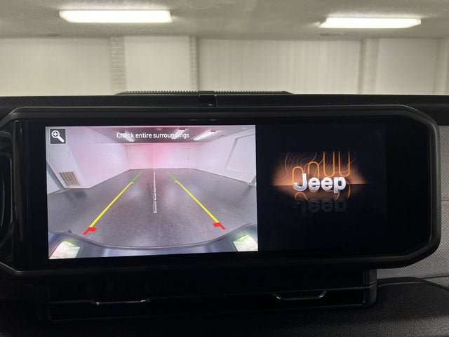 Used 2024 Jeep Gladiator Sport AWD/4WD image 14