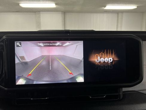 Used 2024 Jeep Gladiator Sport AWD/4WD image 14