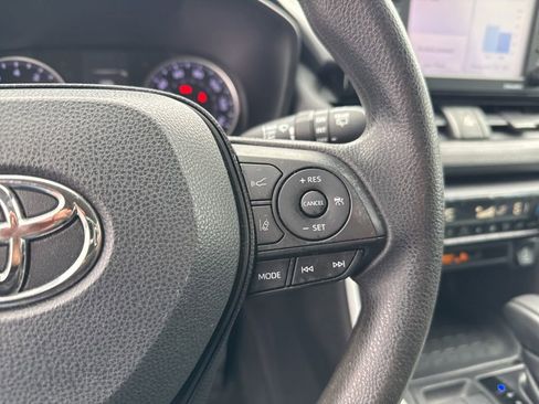 Used 2020 Toyota RAV4 XLE image 17