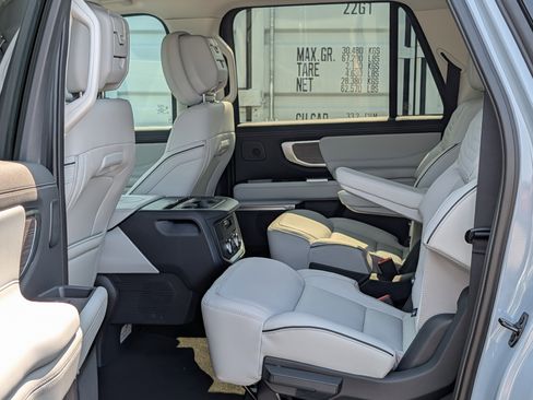New 2026 Ford Expedition Max Platinum AWD/4WD image 18
