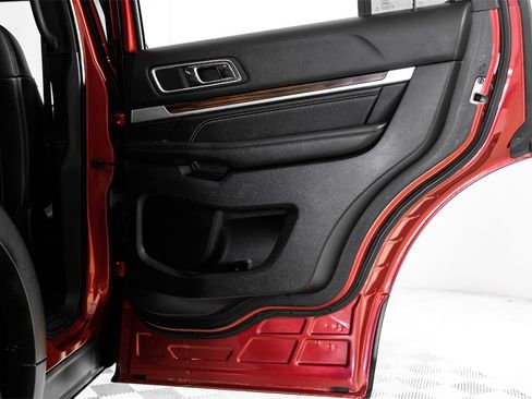 Used 2019 Ford Explorer Limited w/ Class III Trailer Tow Package image 47