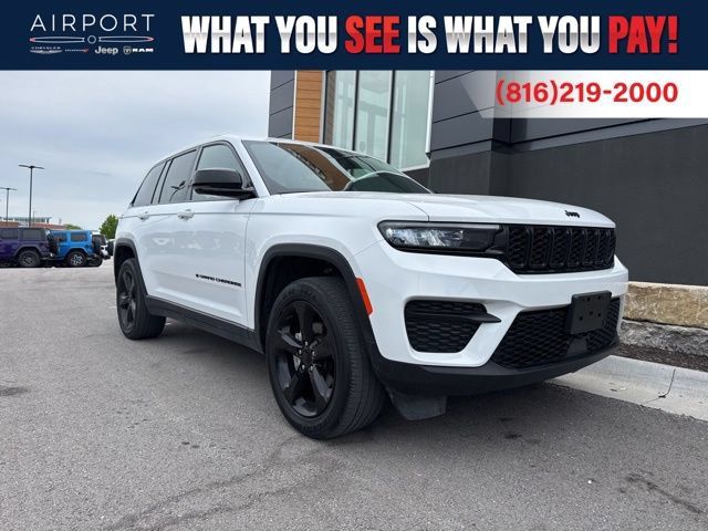 Used 2023 Jeep Grand Cherokee Altitude AWD/4WD image 1