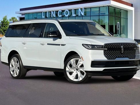 Certified 2025 Lincoln Navigator L Reserve AWD/4WD image 2