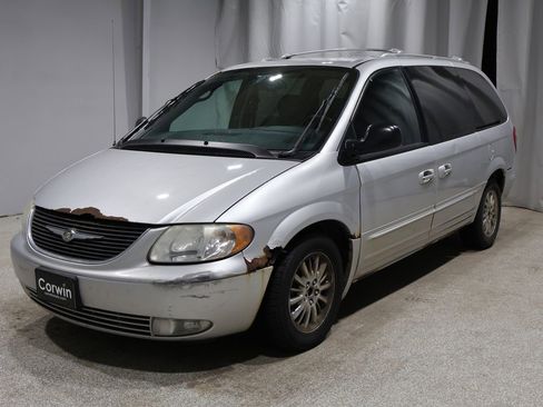 Used 2004 Chrysler Town & Country Limited image 9