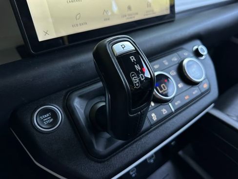 Used 2020 Land Rover Defender 110 SE image 36