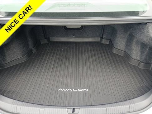 Used 2017 Toyota Avalon Limited w/ Carpet Mat Package FWD image 9