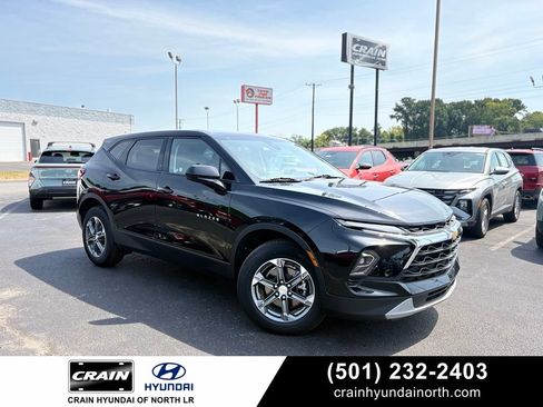 Used 2025 Chevrolet Blazer LT FWD image 1