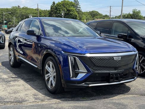Certified 2024 Cadillac Lyriq Tech AWD/4WD image 4