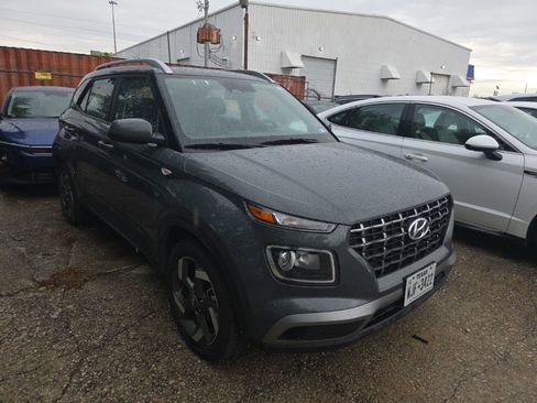Used 2025 Hyundai Venue SEL FWD image 5