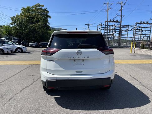 Used 2024 Nissan Rogue S FWD image 4