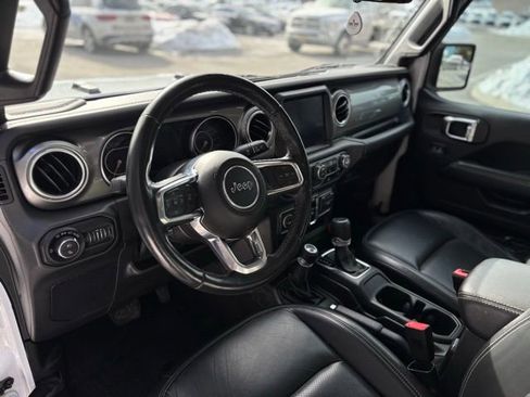 Used 2021 Jeep Gladiator Overland image 16
