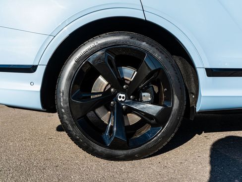 Certified 2022 Bentley Bentayga V8 image 15