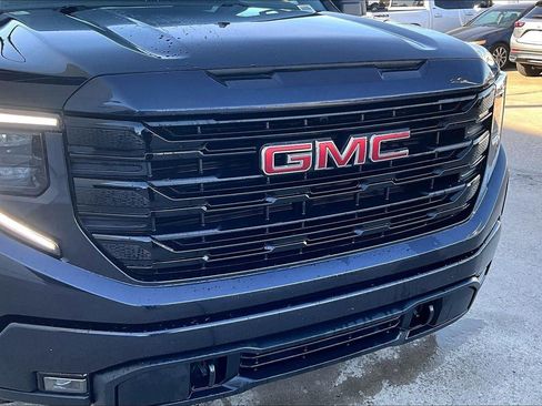 Used 2022 GMC Sierra 1500 Elevation image 3