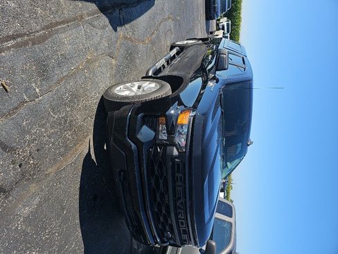 Used 2023 Chevrolet Silverado 1500 Custom AWD/4WD image 2