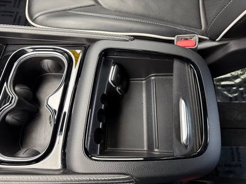 Used 2025 Chrysler Pacifica Limited FWD image 38