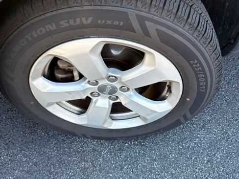 Used 2019 Jeep Compass Latitude w/ Popular Equipment Group AWD/4WD image 7