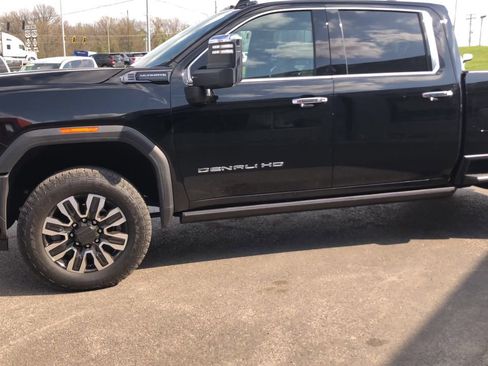 Used 2025 GMC Sierra 2500 Denali Ultimate image 3